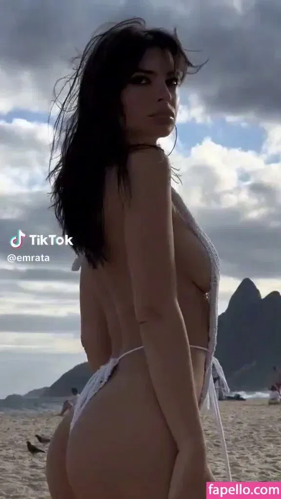 Emily Ratajkowski Onlyfans Photo Gallery 