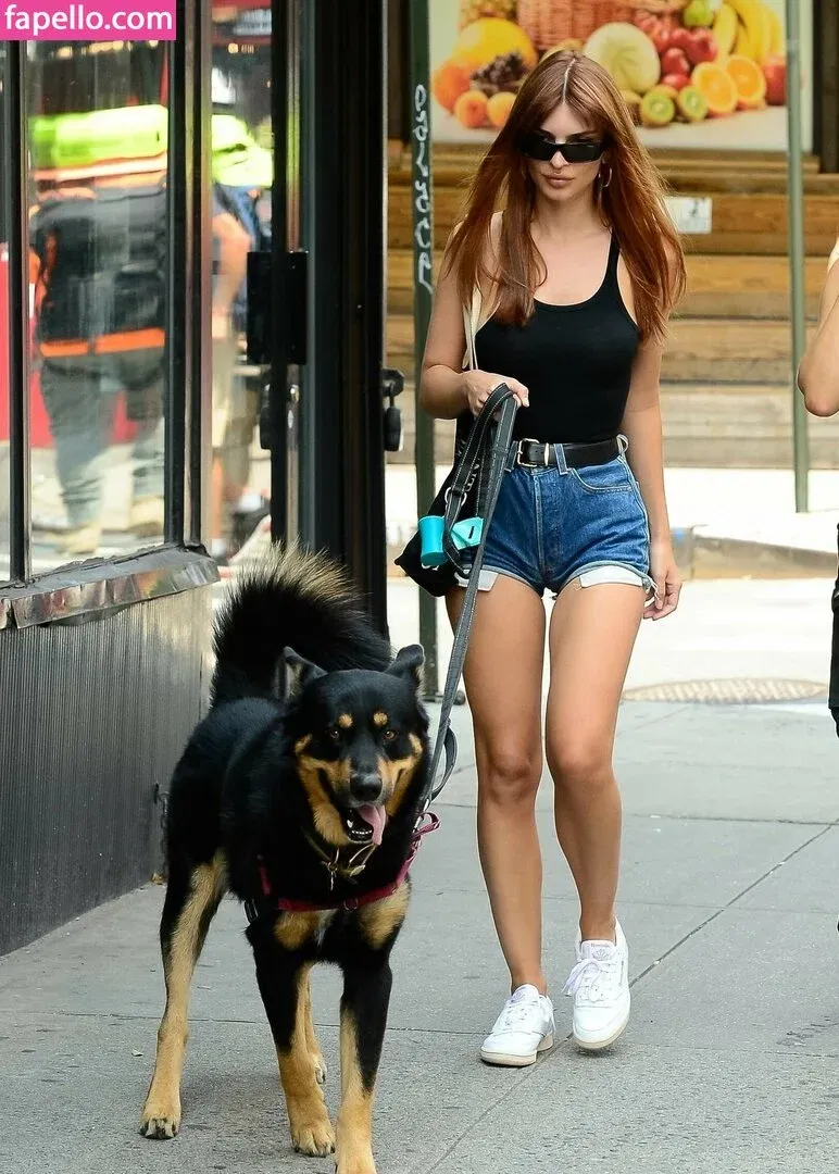 Emily Ratajkowski Onlyfans Photo Gallery 