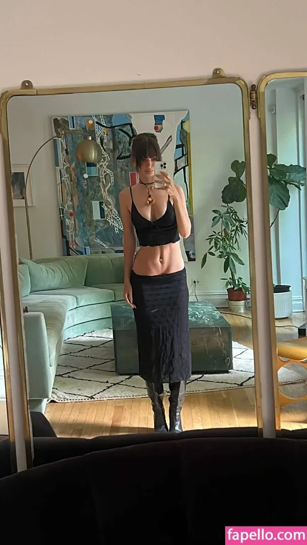 Emily Ratajkowski Onlyfans Photo Gallery 