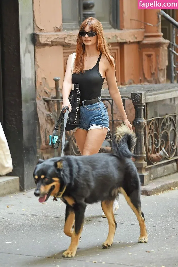 Emily Ratajkowski Onlyfans Photo Gallery 