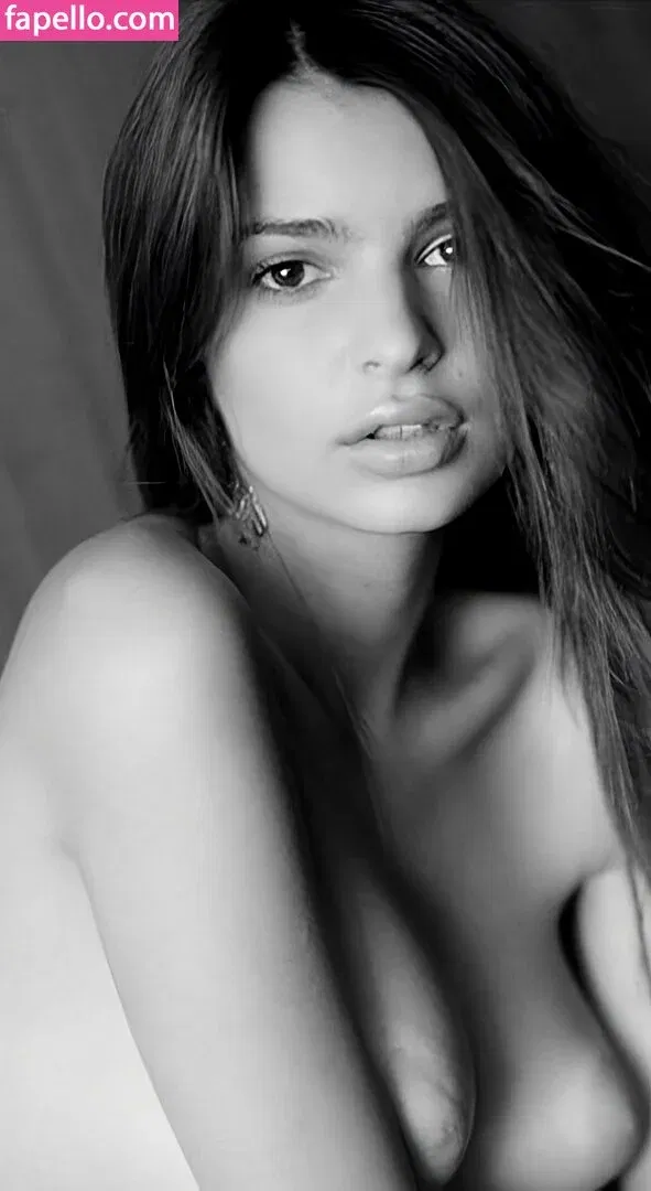 Emily Ratajkowski Onlyfans Photo Gallery 