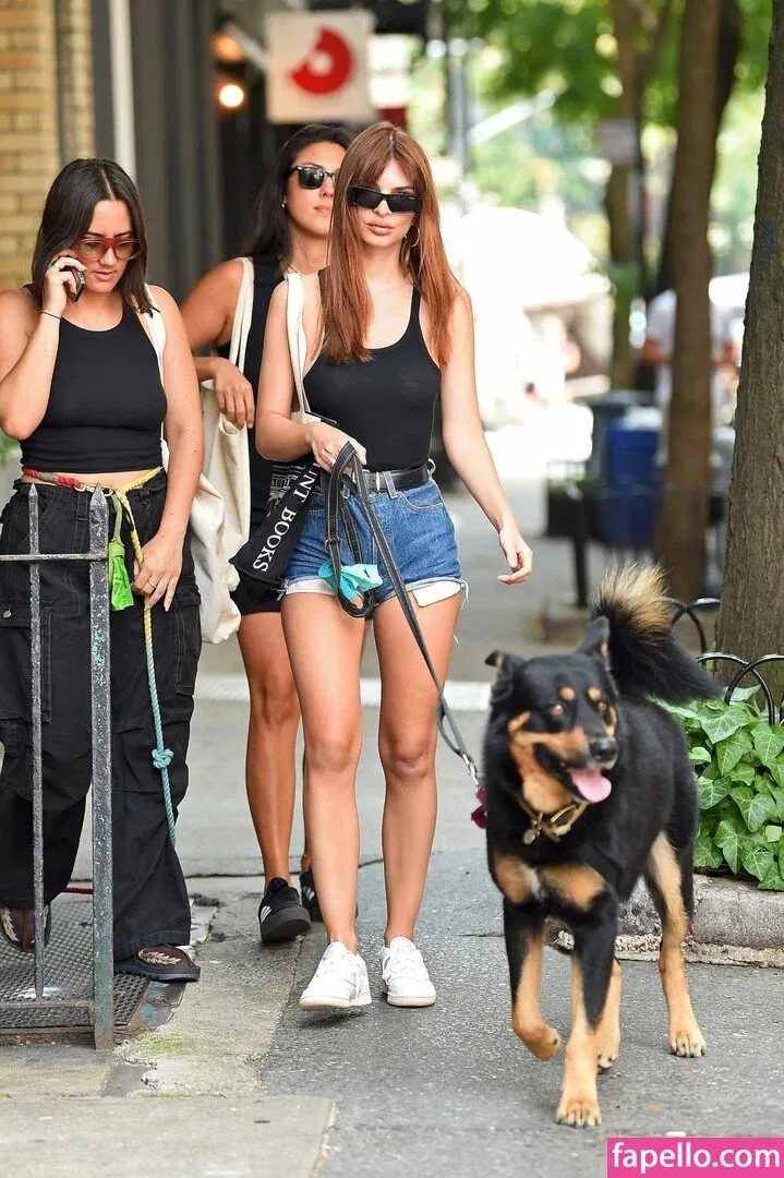 Emily Ratajkowski Onlyfans Photo Gallery 