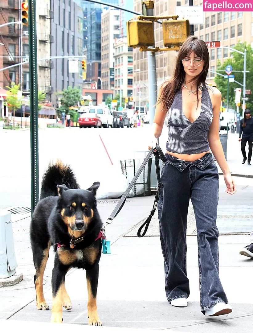 Emily Ratajkowski Onlyfans Photo Gallery 