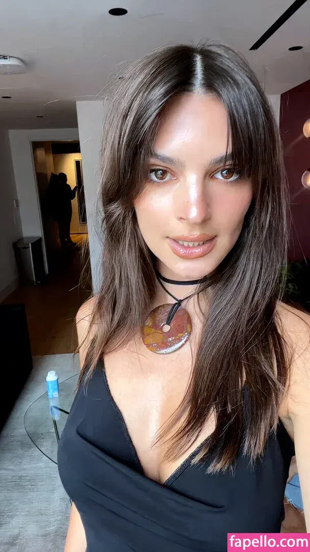 Emily Ratajkowski Onlyfans Photo Gallery 