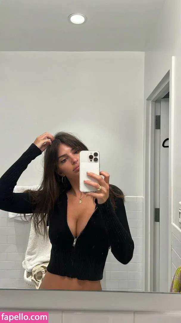 Emily Ratajkowski Onlyfans Photo Gallery 