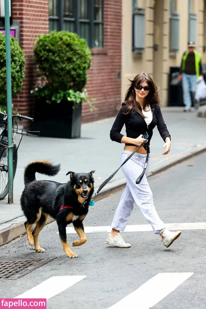 Emily Ratajkowski Onlyfans Photo Gallery 