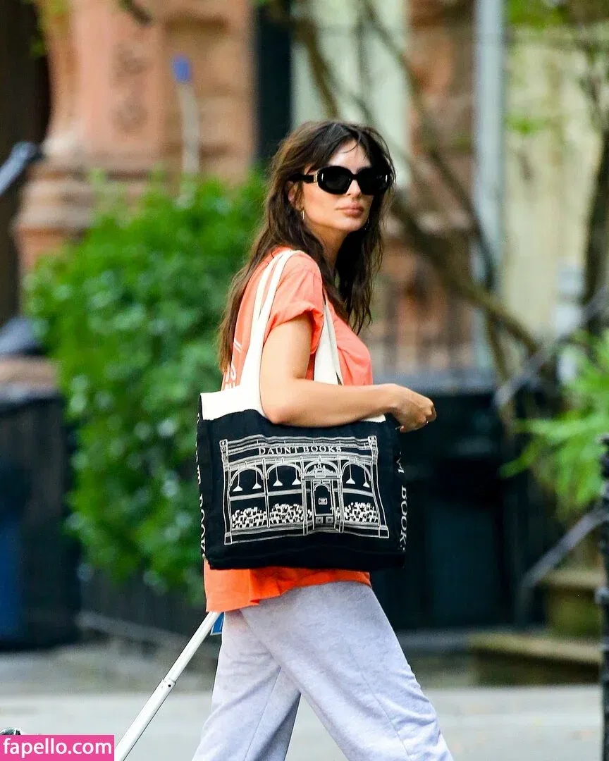 Emily Ratajkowski Onlyfans Photo Gallery 