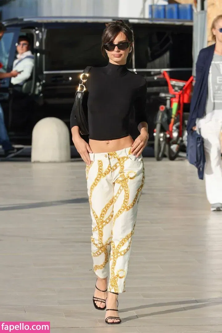 Emily Ratajkowski Onlyfans Photo Gallery 