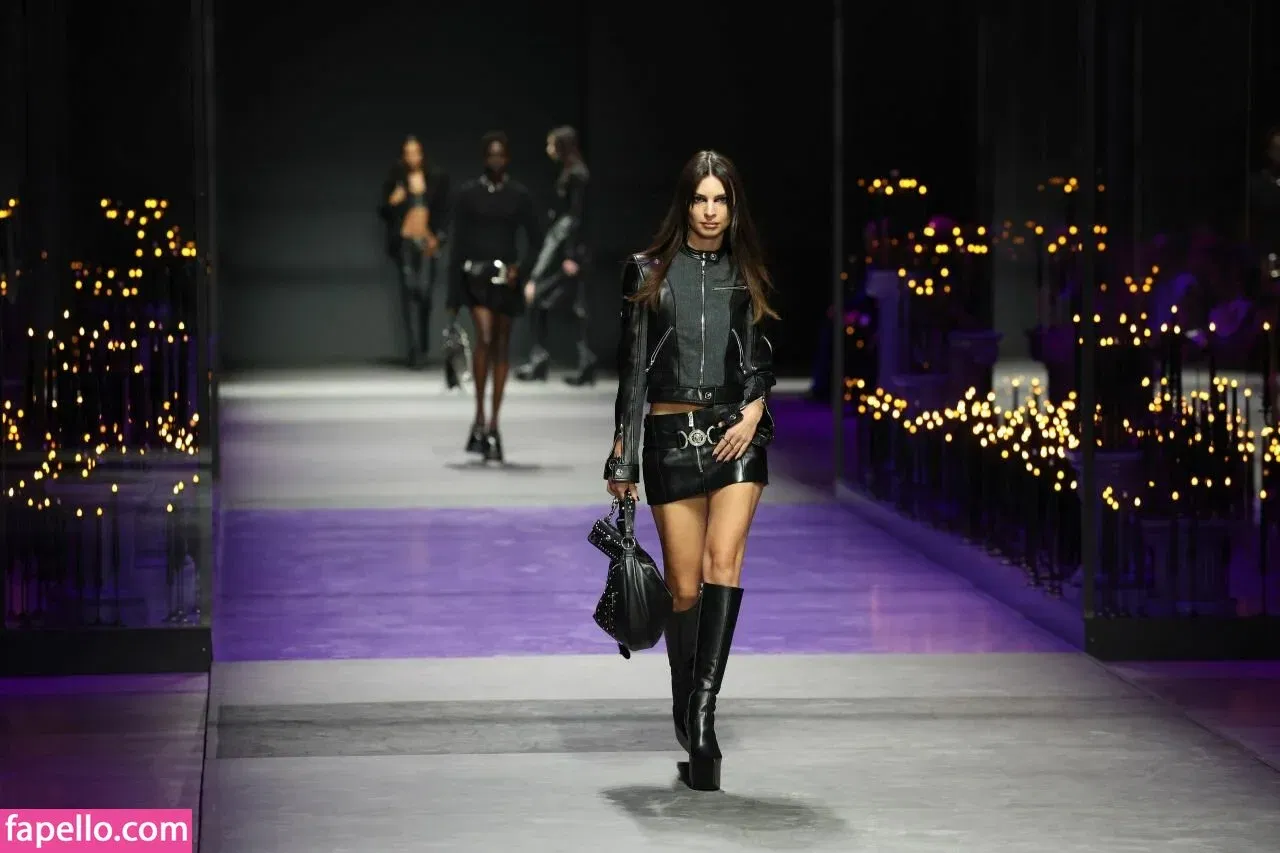 Emily Ratajkowski Onlyfans Photo Gallery 