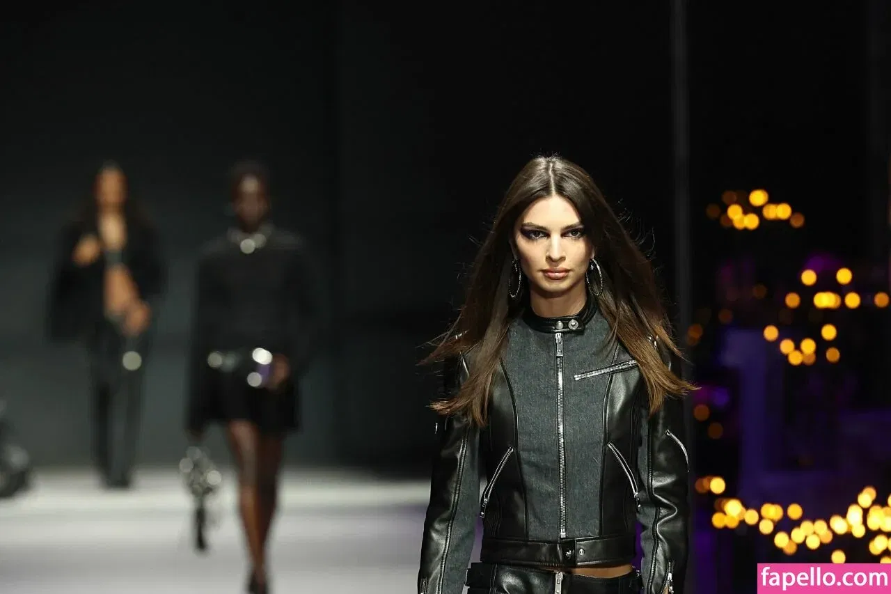 Emily Ratajkowski Onlyfans Photo Gallery 