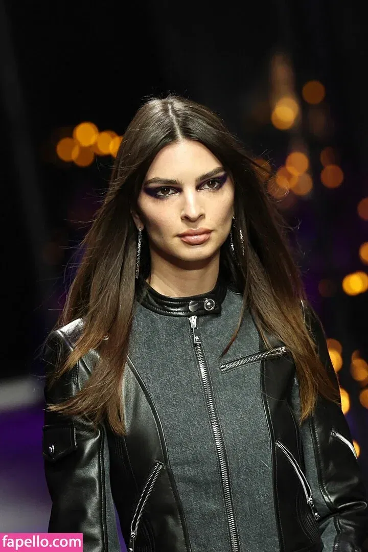 Emily Ratajkowski Onlyfans Photo Gallery 