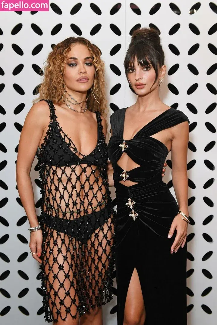 Emily Ratajkowski Onlyfans Photo Gallery 