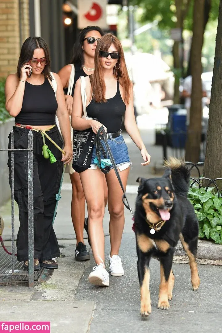 Emily Ratajkowski Onlyfans Photo Gallery 