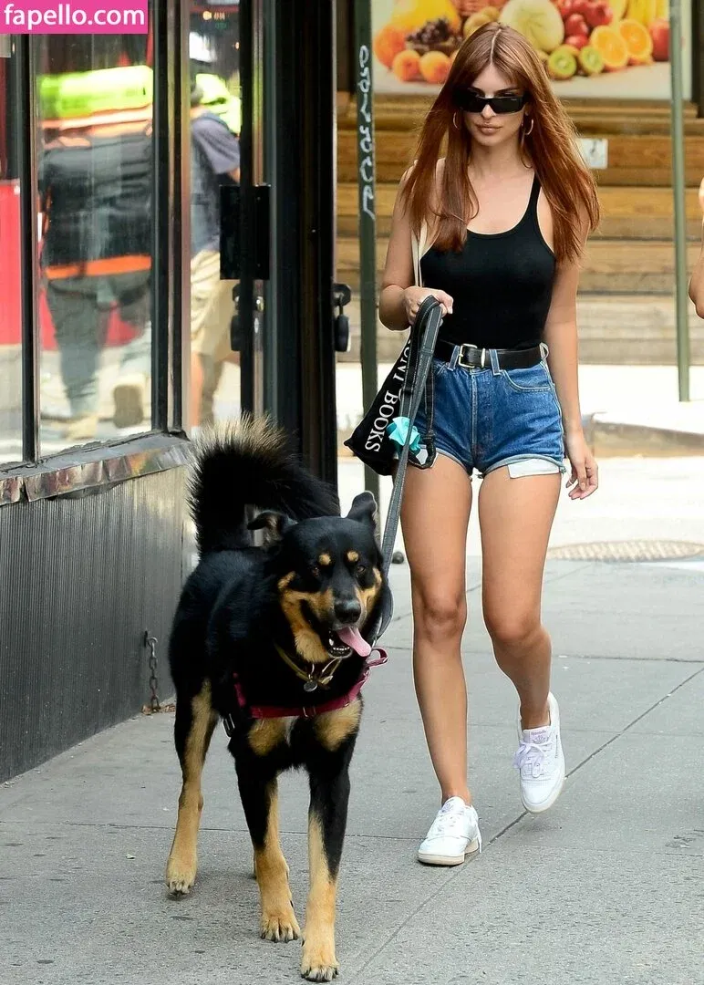 Emily Ratajkowski Onlyfans Photo Gallery 