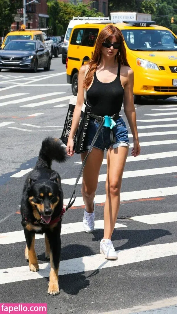 Emily Ratajkowski Onlyfans Photo Gallery 