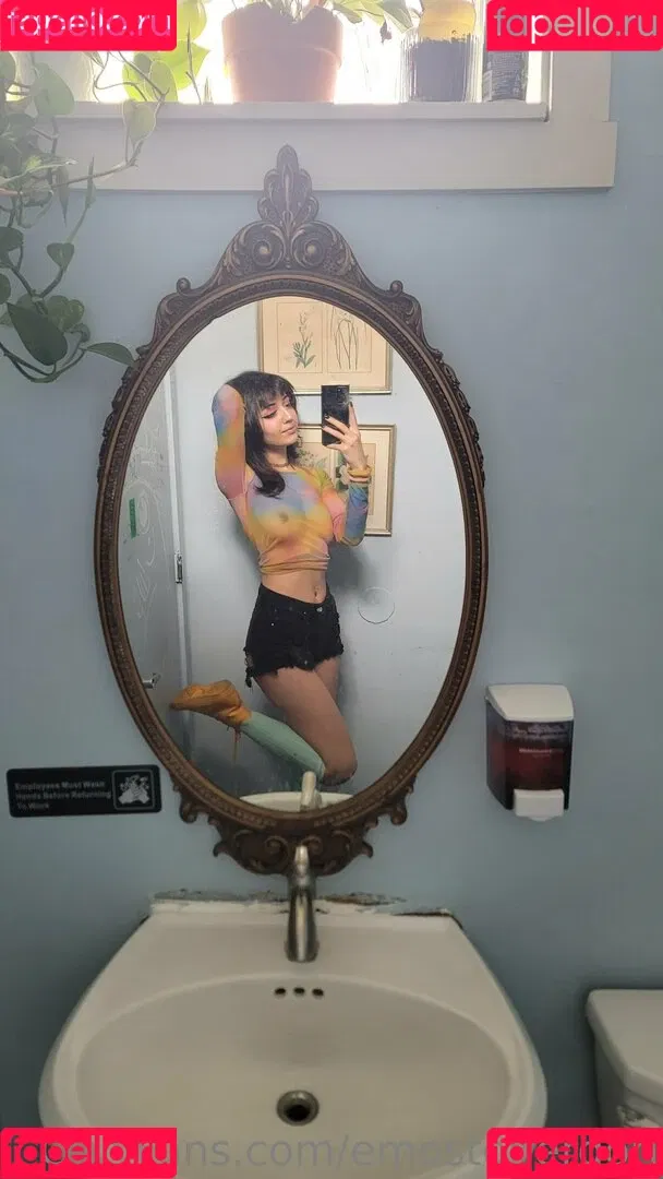 Emostonergorl / Obvious_Confusion699 / emo.stoner.gorl / smolstarcaster Onlyfans Photo Gallery 
