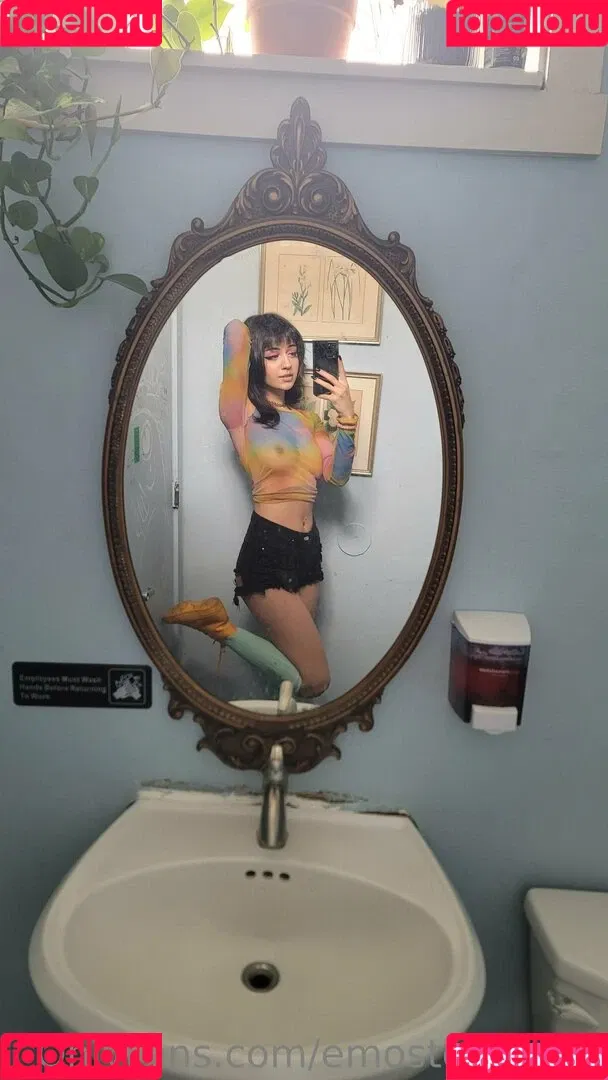 Emostonergorl / Obvious_Confusion699 / emo.stoner.gorl / smolstarcaster Onlyfans Photo Gallery 