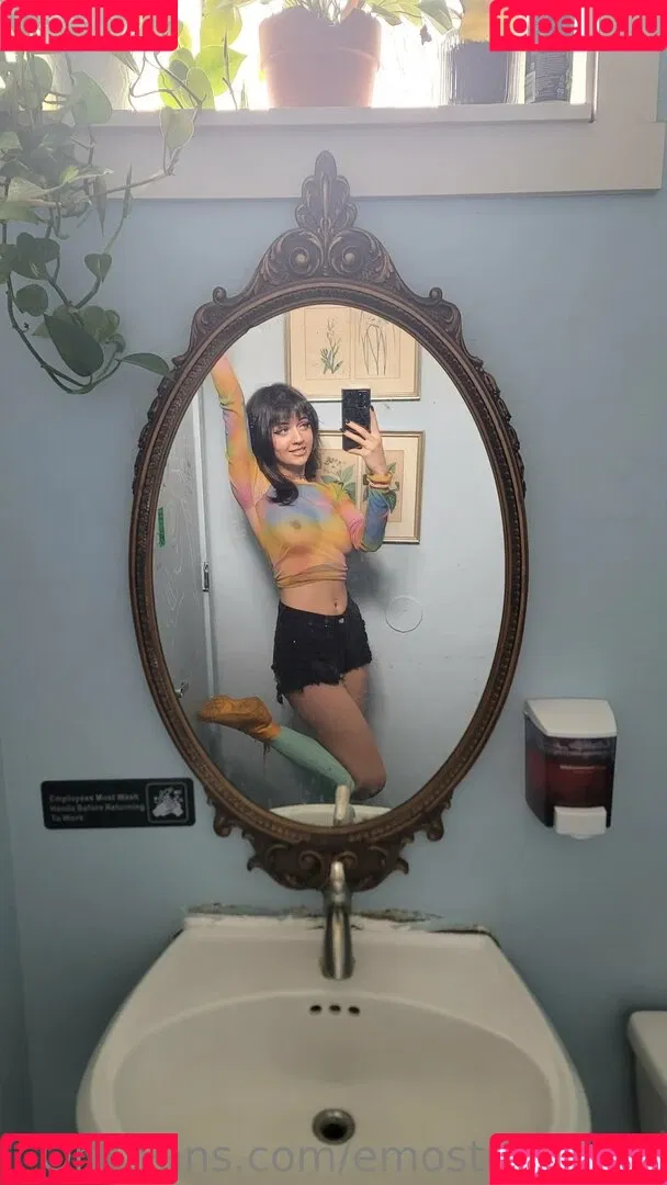 Emostonergorl / Obvious_Confusion699 / emo.stoner.gorl / smolstarcaster Onlyfans Photo Gallery 
