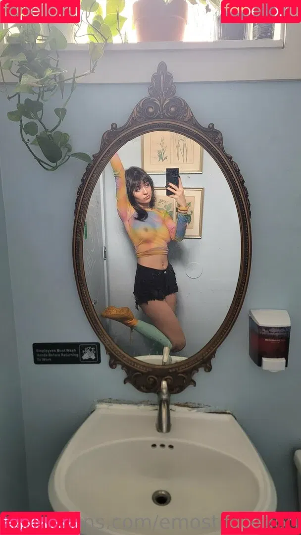 Emostonergorl / Obvious_Confusion699 / emo.stoner.gorl / smolstarcaster Onlyfans Photo Gallery 