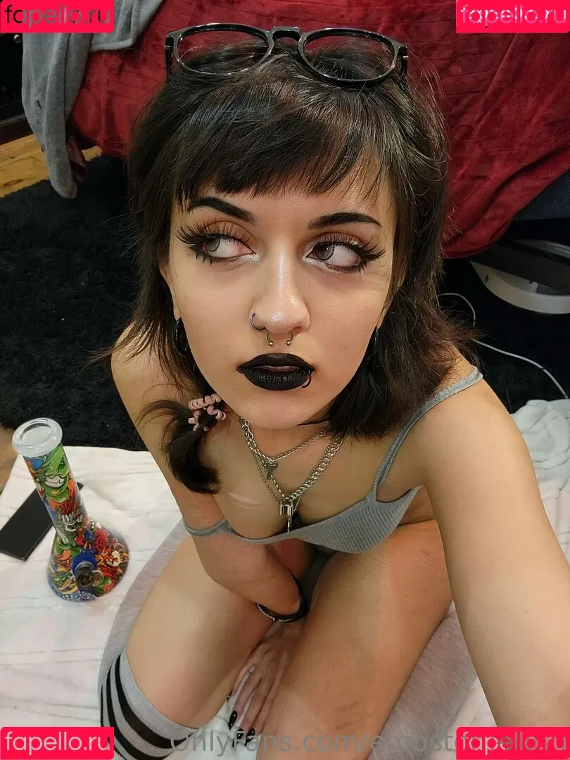 Emostonergorl / Obvious_Confusion699 / emo.stoner.gorl / smolstarcaster Onlyfans Photo Gallery 