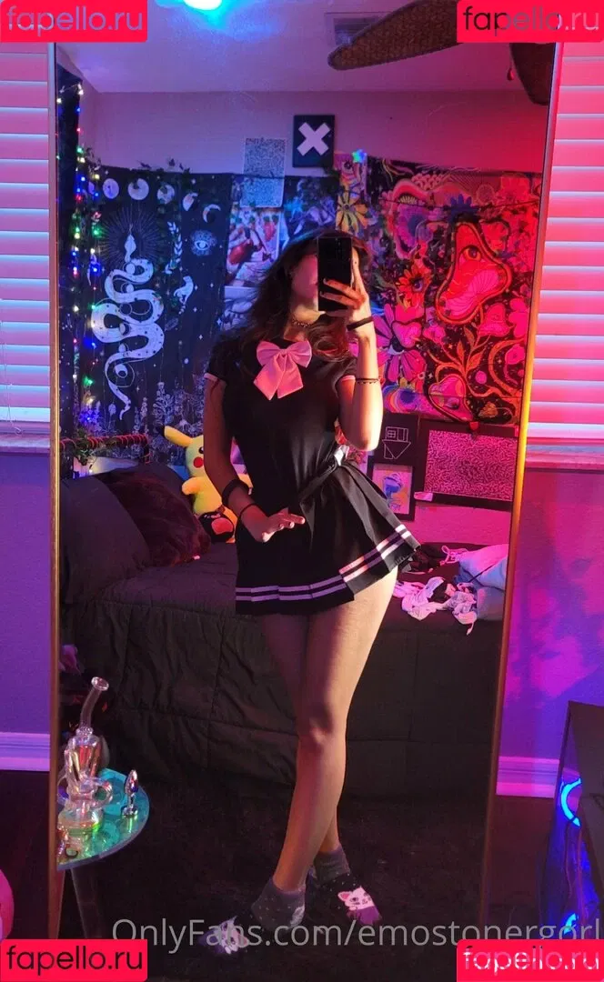 Emostonergorl / Obvious_Confusion699 / emo.stoner.gorl / smolstarcaster Onlyfans Photo Gallery 