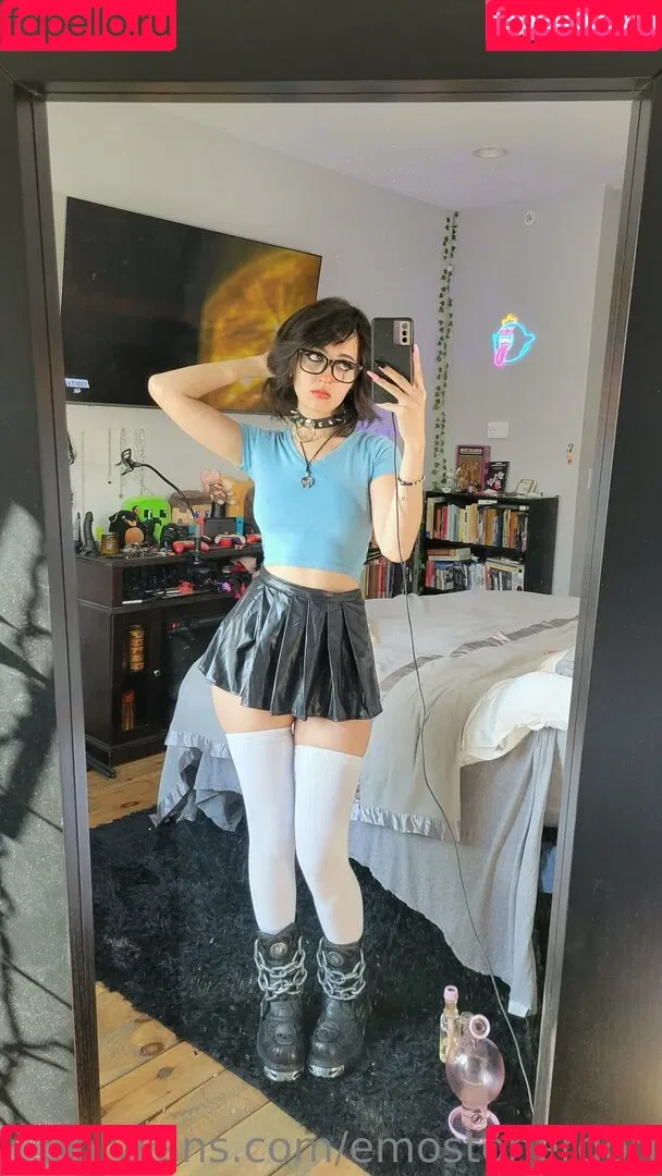 Emostonergorl / Obvious_Confusion699 / emo.stoner.gorl / smolstarcaster Onlyfans Photo Gallery 