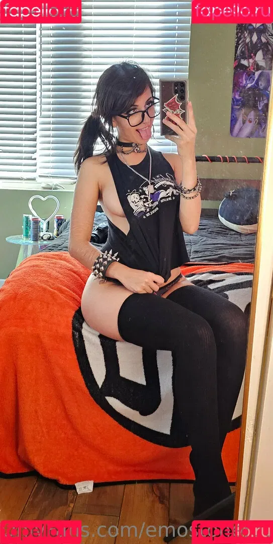 Emostonergorl / Obvious_Confusion699 / emo.stoner.gorl / smolstarcaster Onlyfans Photo Gallery 