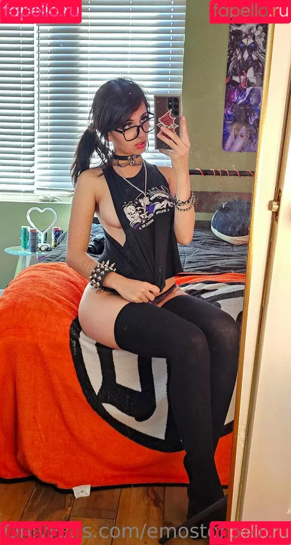 Emostonergorl / Obvious_Confusion699 / emo.stoner.gorl / smolstarcaster Onlyfans Photo Gallery 