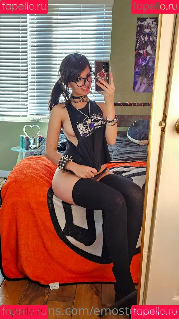 Emostonergorl / Obvious_Confusion699 / emo.stoner.gorl / smolstarcaster Onlyfans Photo Gallery 