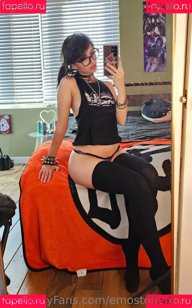 Emostonergorl / Obvious_Confusion699 / emo.stoner.gorl / smolstarcaster Onlyfans Photo Gallery 