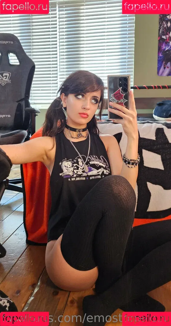 Emostonergorl / Obvious_Confusion699 / emo.stoner.gorl / smolstarcaster Onlyfans Photo Gallery 