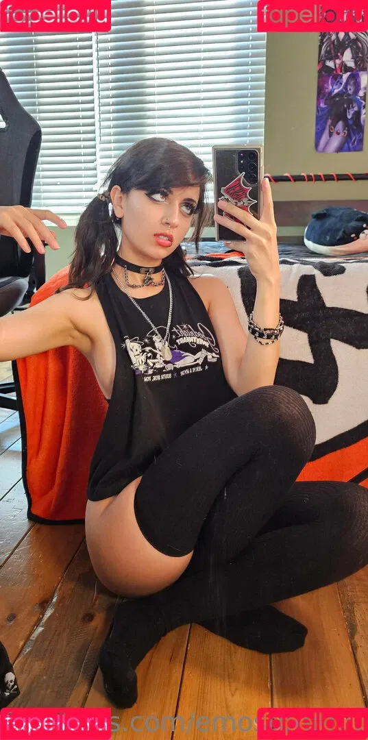 Emostonergorl / Obvious_Confusion699 / emo.stoner.gorl / smolstarcaster Onlyfans Photo Gallery 