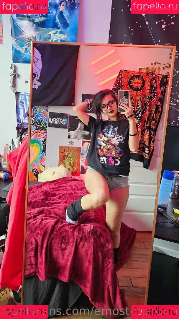 Emostonergorl / Obvious_Confusion699 / emo.stoner.gorl / smolstarcaster Onlyfans Photo Gallery 