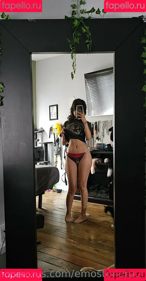 Emostonergorl / Obvious_Confusion699 / emo.stoner.gorl / smolstarcaster Onlyfans Photo Gallery 