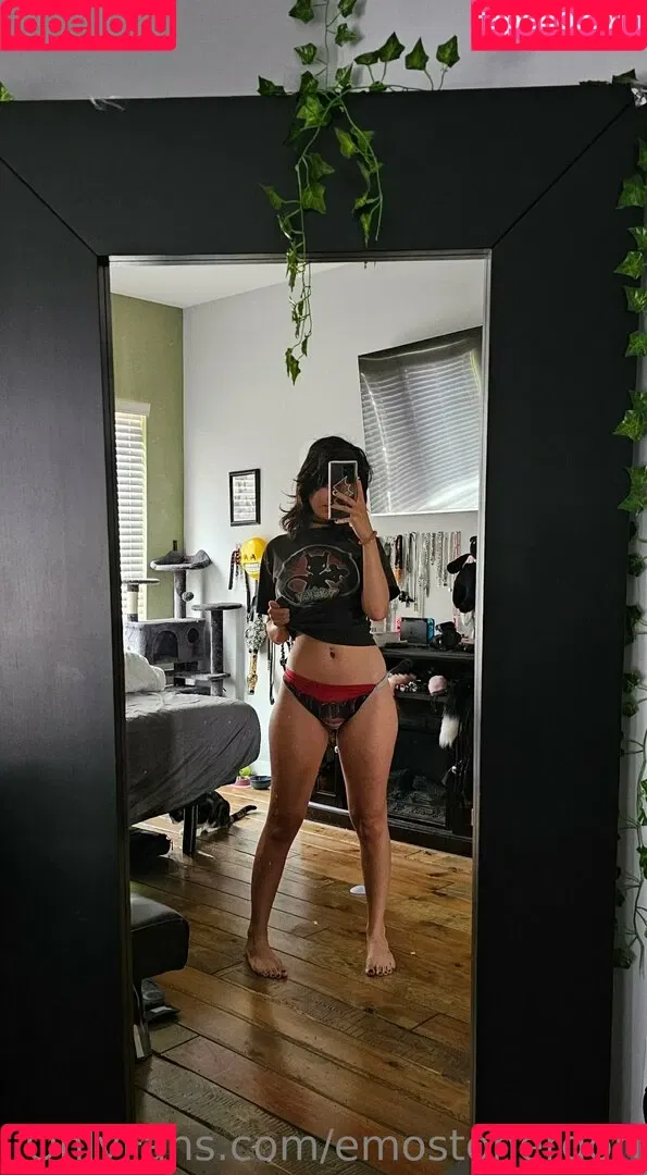 Emostonergorl / Obvious_Confusion699 / emo.stoner.gorl / smolstarcaster Onlyfans Photo Gallery 