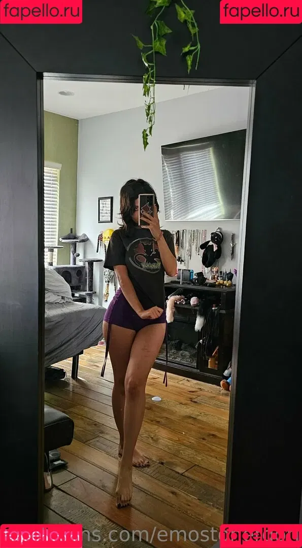 Emostonergorl / Obvious_Confusion699 / emo.stoner.gorl / smolstarcaster Onlyfans Photo Gallery 