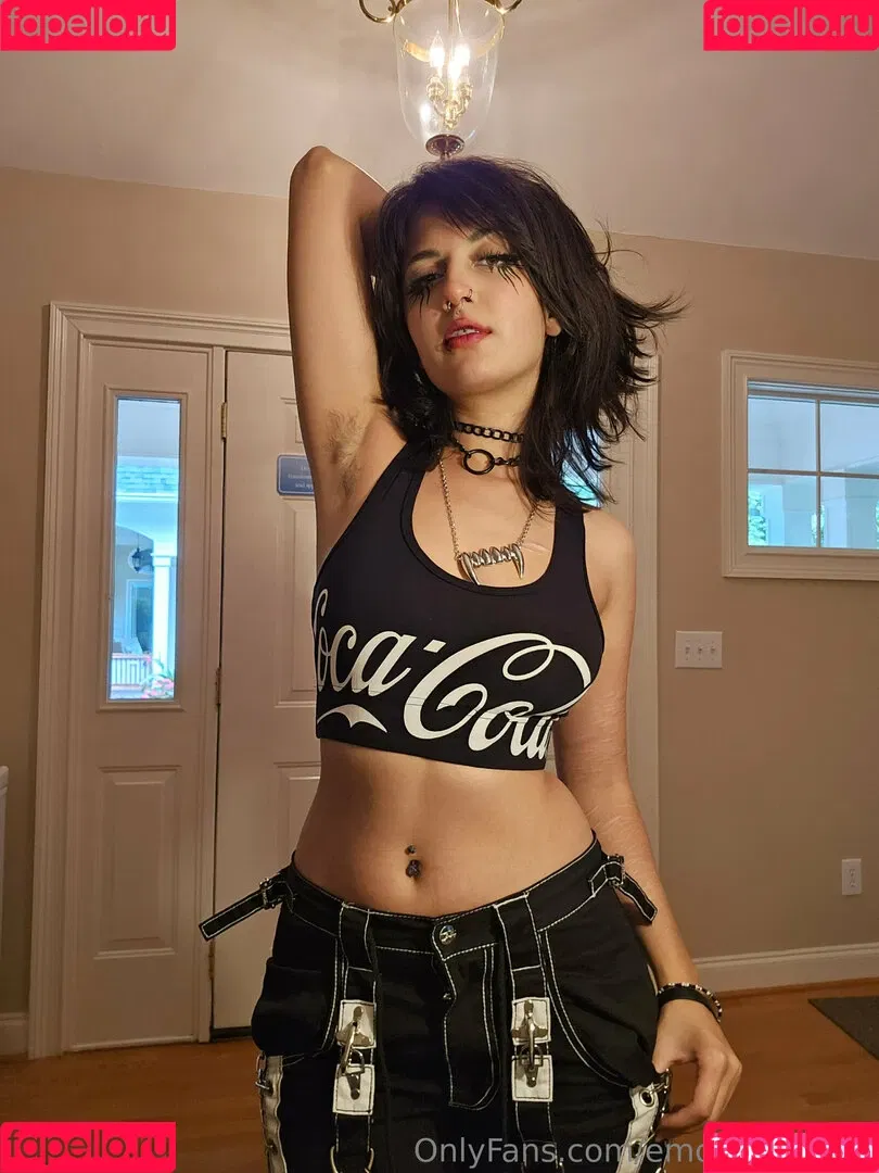 Emostonergorl / Obvious_Confusion699 / emo.stoner.gorl / smolstarcaster Onlyfans Photo Gallery 