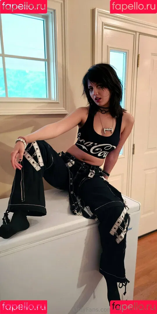 Emostonergorl / Obvious_Confusion699 / emo.stoner.gorl / smolstarcaster Onlyfans Photo Gallery 