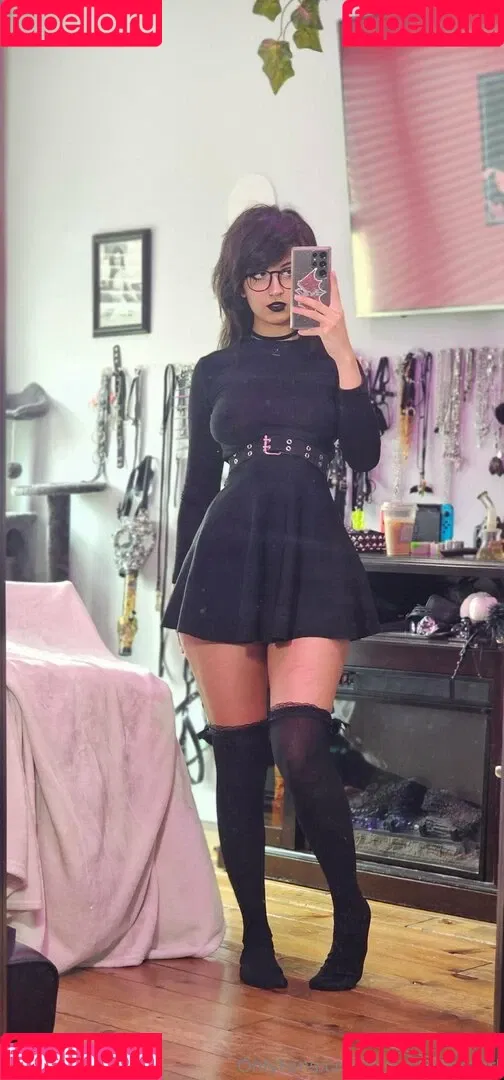 Emostonergorl / Obvious_Confusion699 / emo.stoner.gorl / smolstarcaster Onlyfans Photo Gallery 