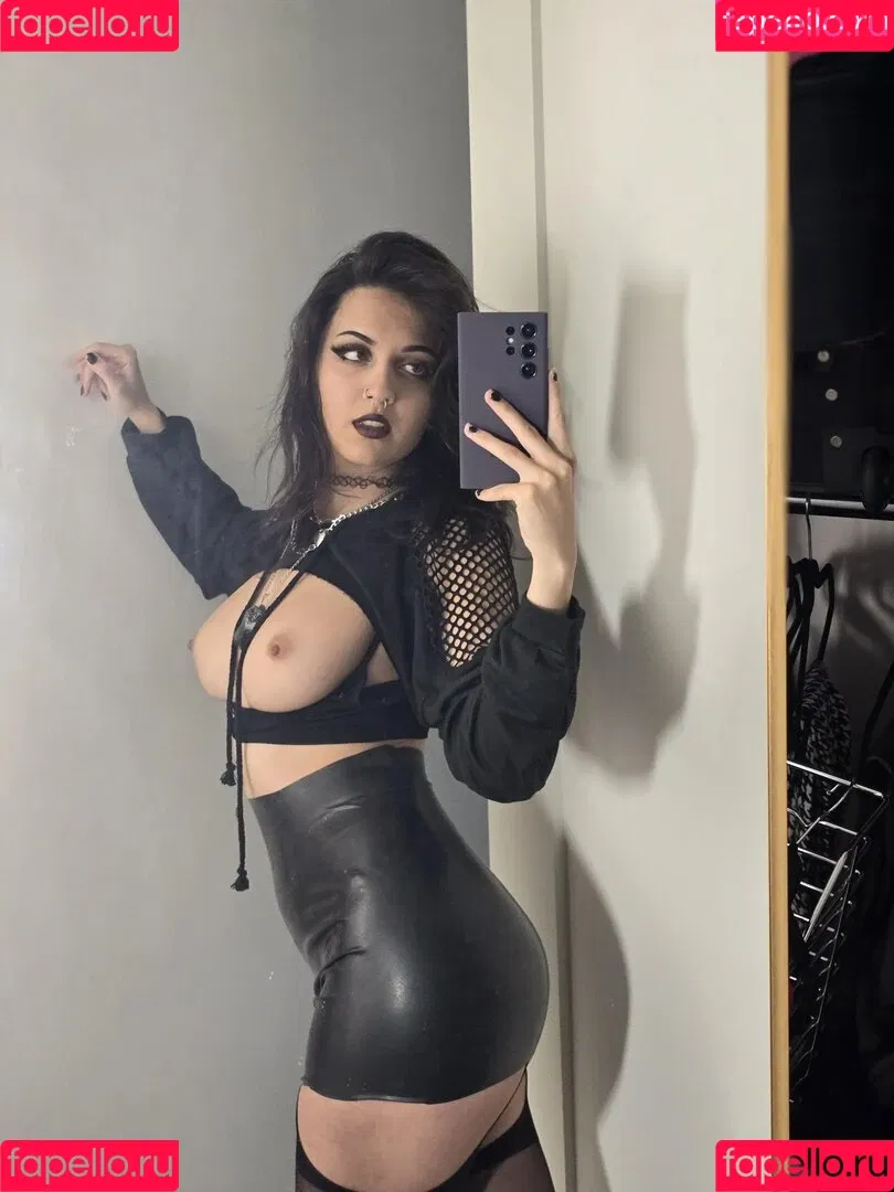 Emostonergorl / Obvious_Confusion699 / emo.stoner.gorl / smolstarcaster Onlyfans Photo Gallery 