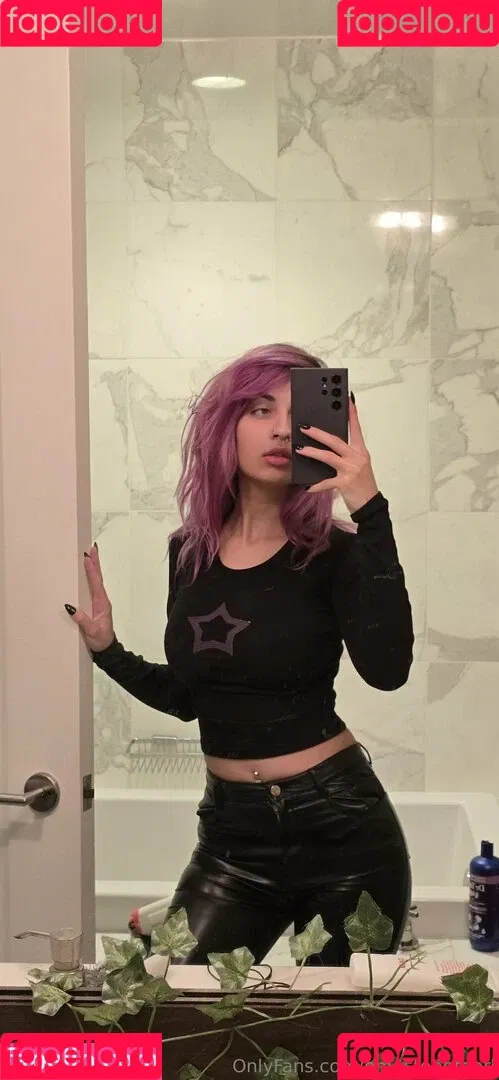 Emostonergorl / Obvious_Confusion699 / emo.stoner.gorl / smolstarcaster Onlyfans Photo Gallery 
