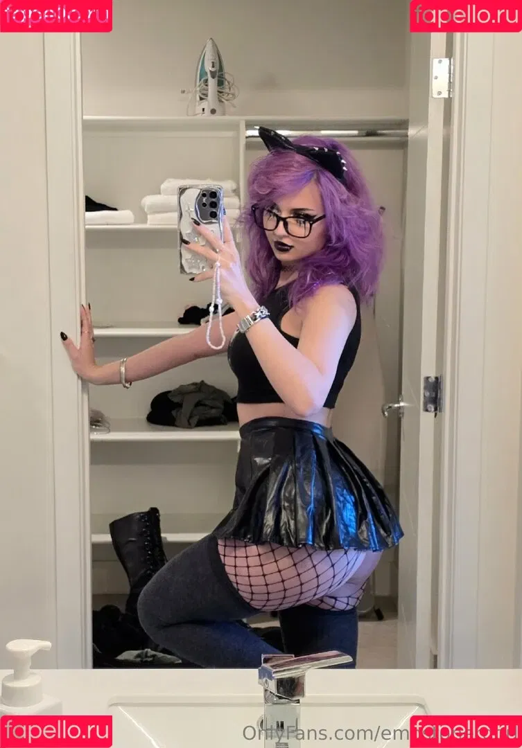 Emostonergorl / Obvious_Confusion699 / emo.stoner.gorl / smolstarcaster Onlyfans Photo Gallery 