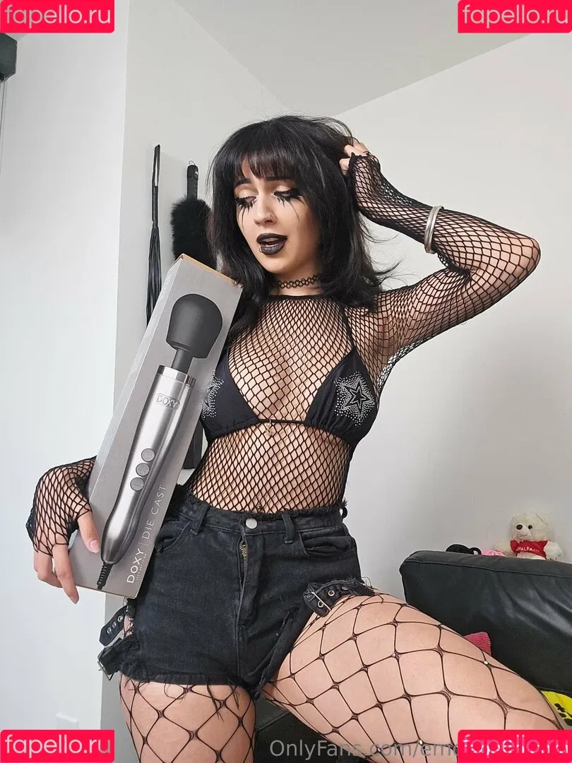 Emostonergorl / Obvious_Confusion699 / emo.stoner.gorl / smolstarcaster Onlyfans Photo Gallery 