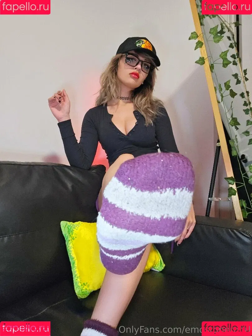 Emostonergorl / Obvious_Confusion699 / emo.stoner.gorl / smolstarcaster Onlyfans Photo Gallery 
