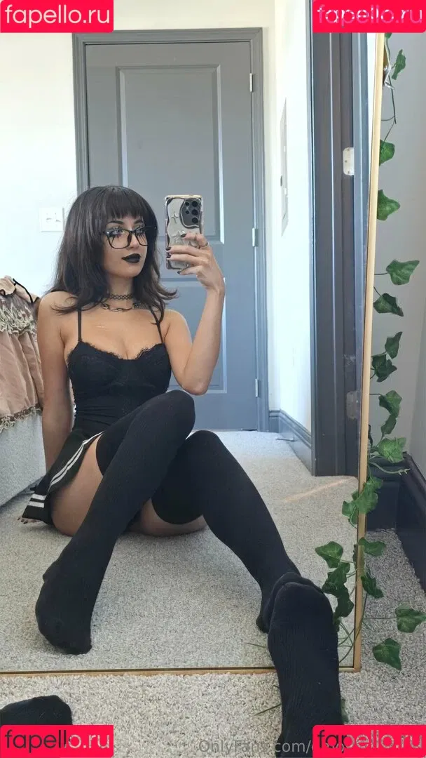 Emostonergorl / Obvious_Confusion699 / emo.stoner.gorl / smolstarcaster Onlyfans Photo Gallery 