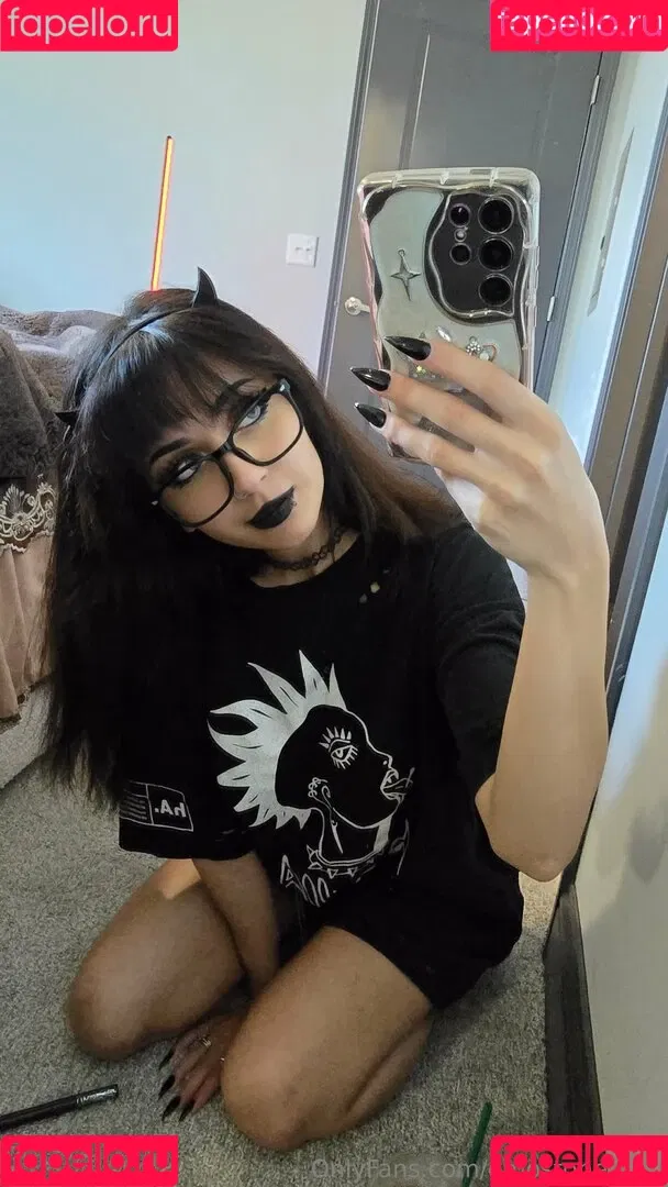 Emostonergorl / Obvious_Confusion699 / emo.stoner.gorl / smolstarcaster Onlyfans Photo Gallery 