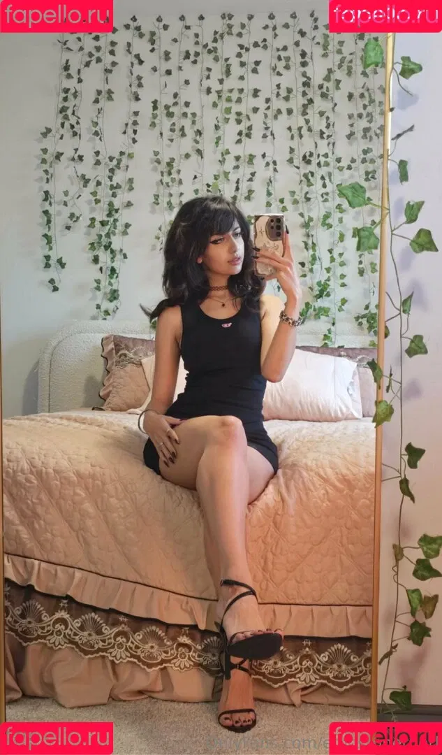 Emostonergorl / Obvious_Confusion699 / emo.stoner.gorl / smolstarcaster Onlyfans Photo Gallery 