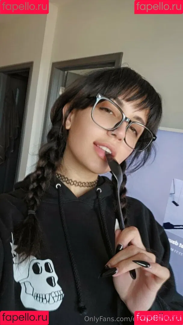 Emostonergorl / Obvious_Confusion699 / emo.stoner.gorl / smolstarcaster Onlyfans Photo Gallery 