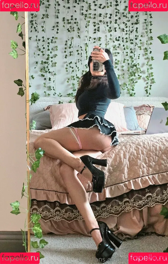 Emostonergorl / Obvious_Confusion699 / emo.stoner.gorl / smolstarcaster Onlyfans Photo Gallery 