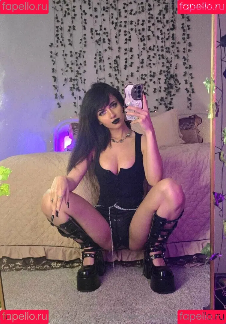 Emostonergorl / Obvious_Confusion699 / emo.stoner.gorl / smolstarcaster Onlyfans Photo Gallery 